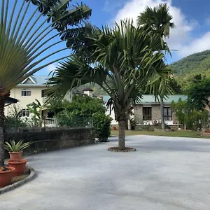 Flower Garden Self-catering Апартаменты